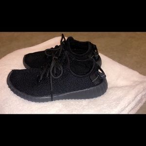 Athletic blackout shoes size 13